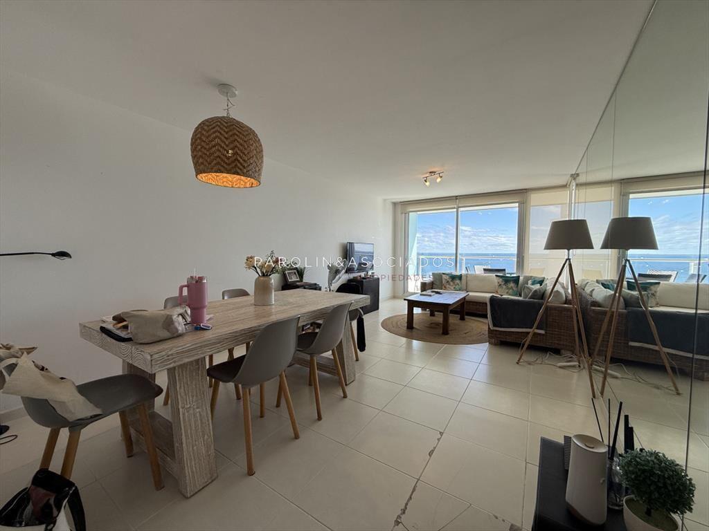 Apartamento en venta en Season Tower, Punta del
