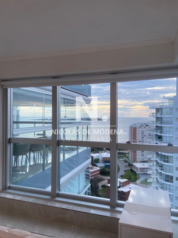 Apartamento de 3 dormitorios a pasos de mar. a
