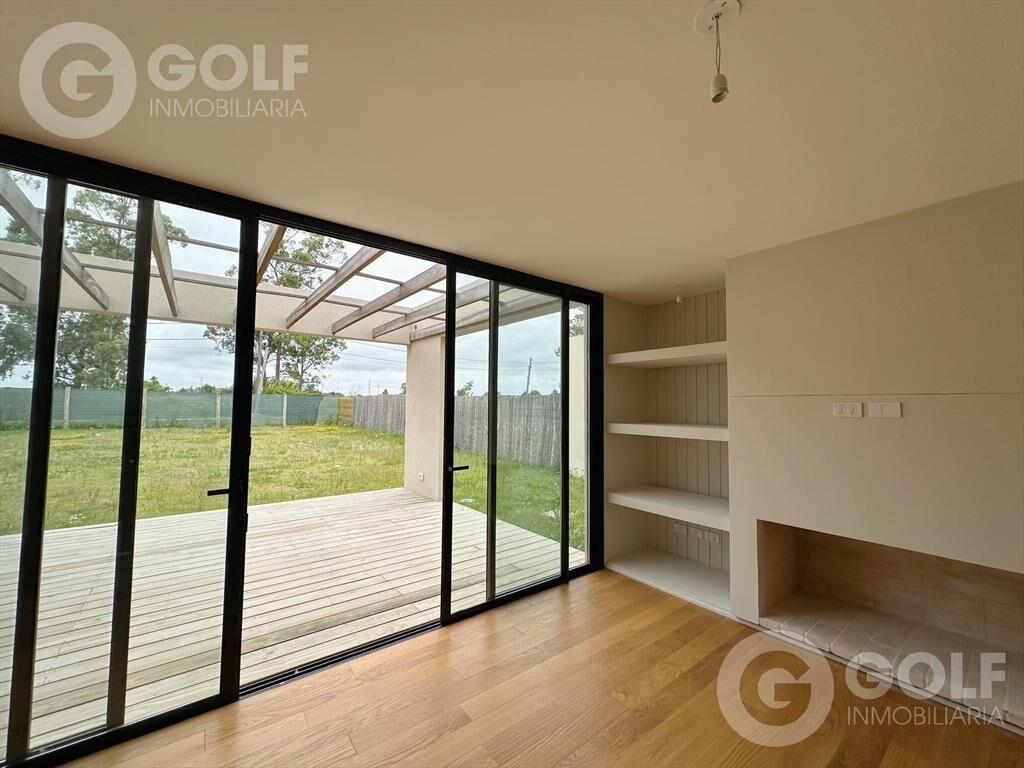 Venta Casa de 4 Dormitorios en Huertas de Los Horneros