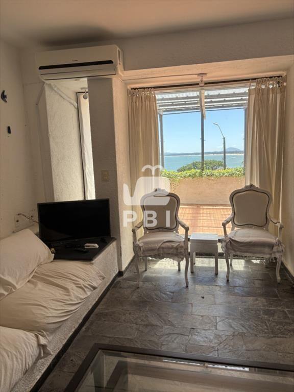 Casa en venta en Punta Ballena, con vista al mar.