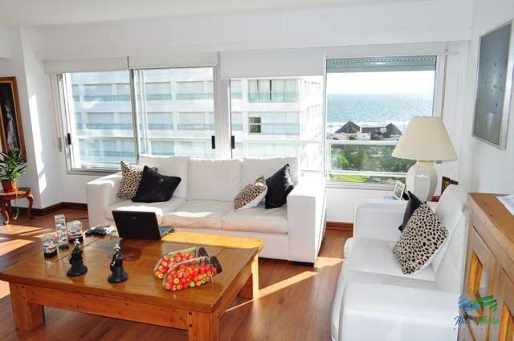 En venta apartamento 3 dormitorios, 2 baños, al