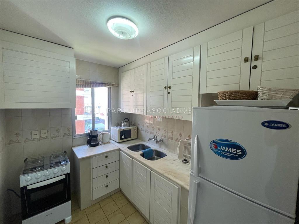Apartamento de 2 dormitorios y dependencia de en