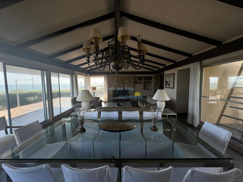 Casa en Playa Mansa de 4 Dormitorios con vista al