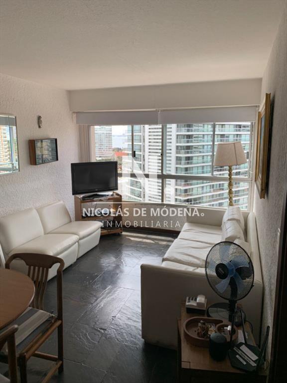Apartamento de 1 dormitorio ubicado en un en de