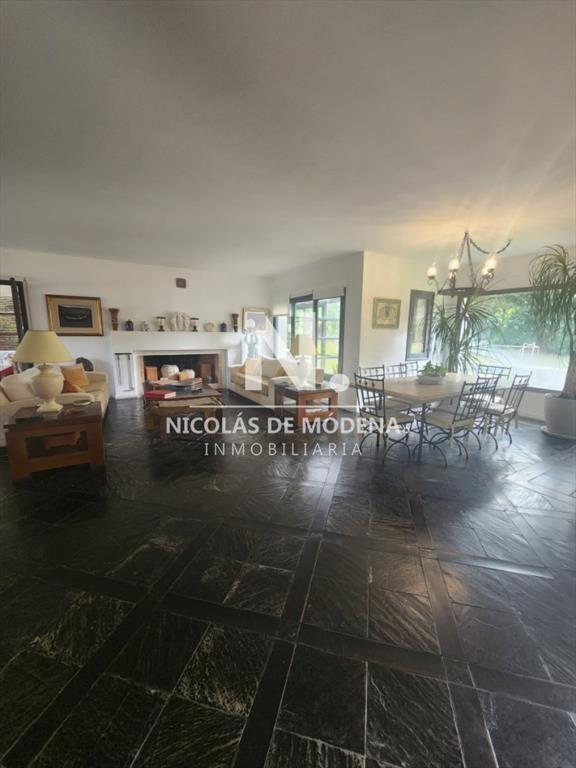 Casa de Cinco Dormitorios en Suite - Punta del