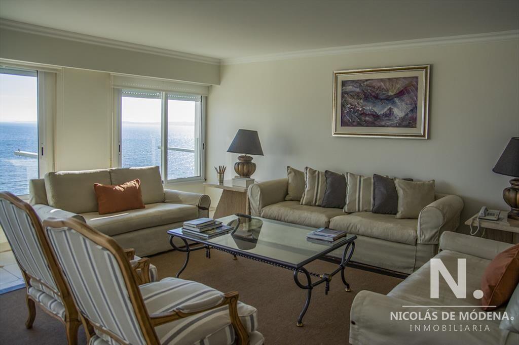 Torre frente al mar, departamento en venta, 3 suites. Punta