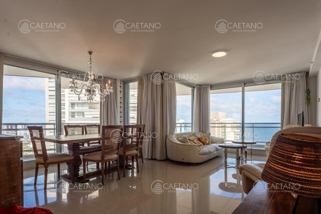 3 y dependencia Sunrise Tower, Piso Alto, Playa