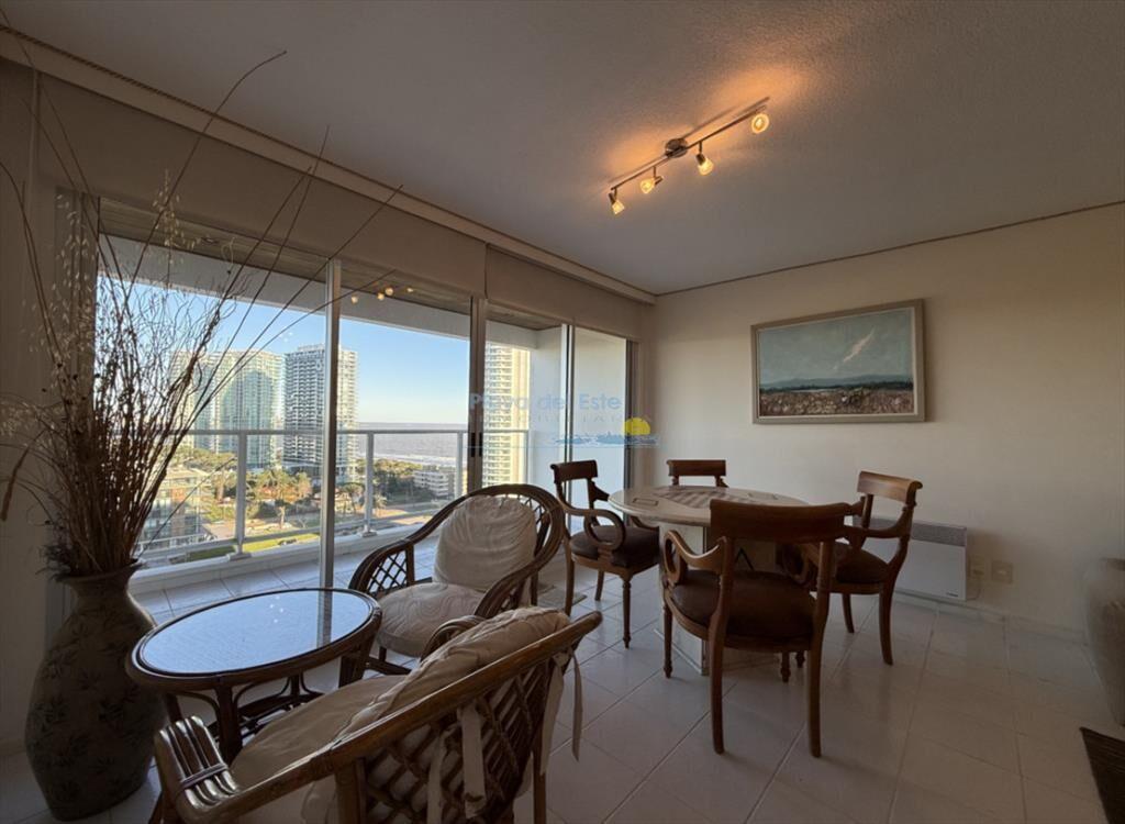 Apartamento en Venta de 3 dormitorios en Punta ,