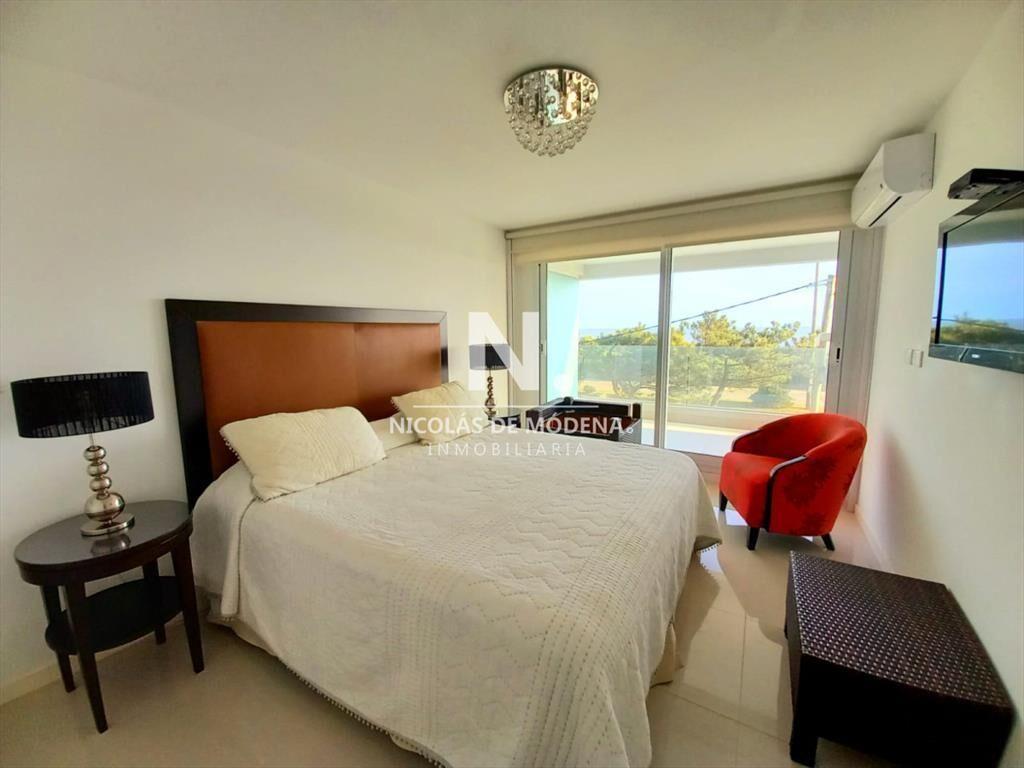 Apartamento Frente al Mar en Venta Dos y Servicio
