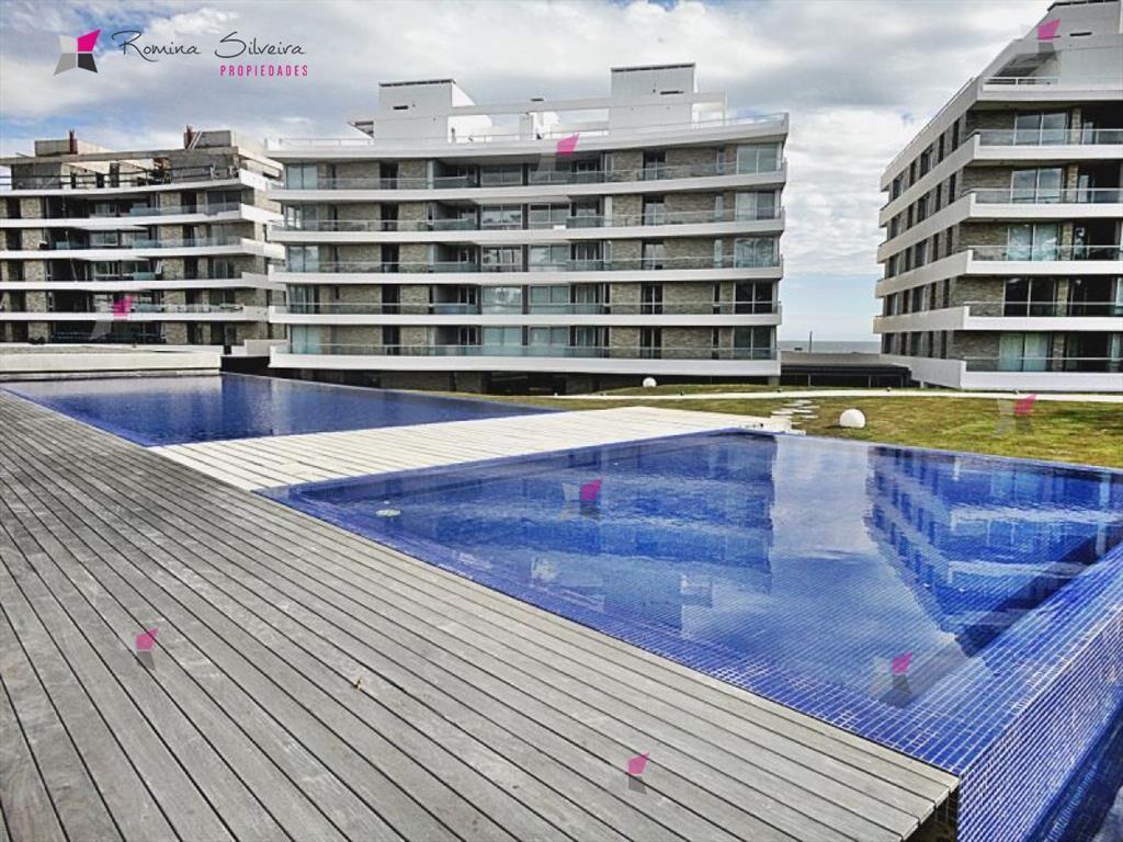 Apartamento en venta Playa Mansa 3 dormitorios