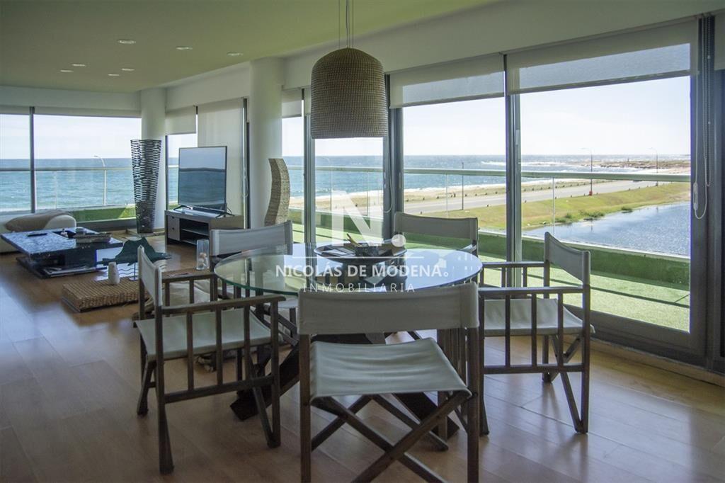 Espectacular PentHouse de primer linea frente al