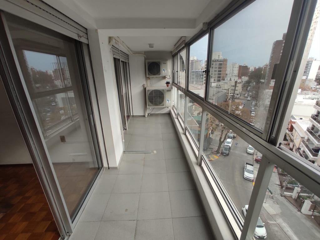 Apartamento en venta 4 dormitorios sobre Echevarriarza Poci