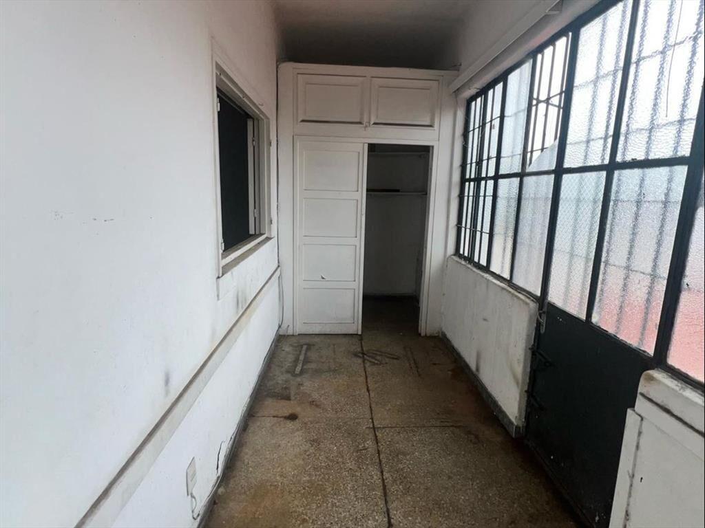 Local comercial + casa de altos sobre Gral Flores