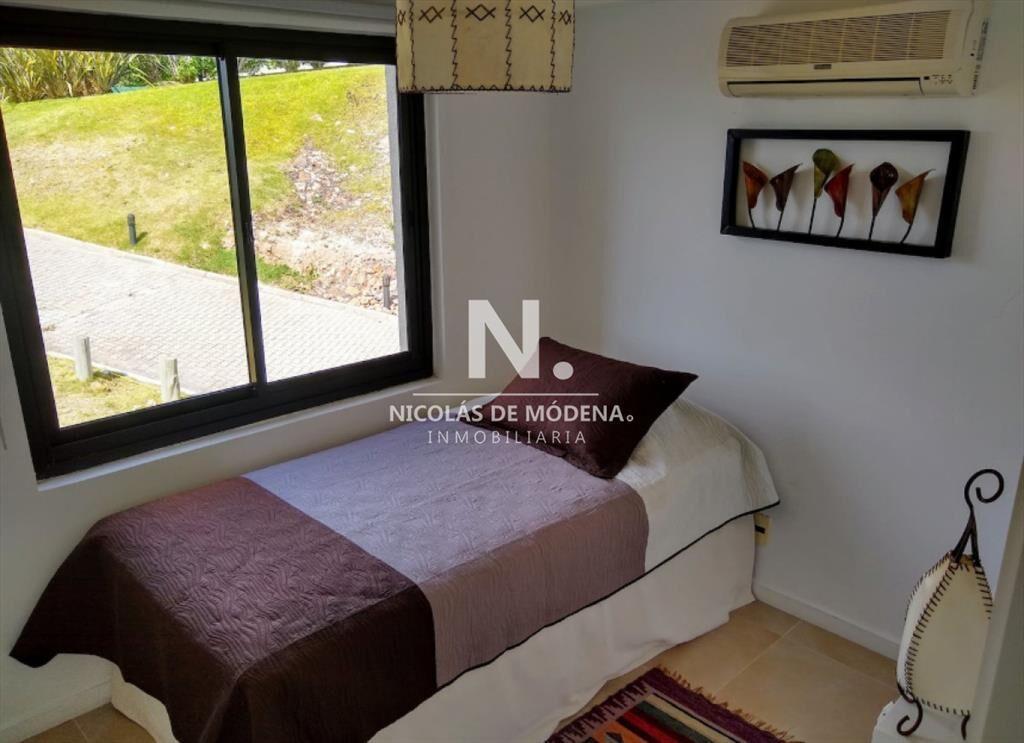 Vende apartamento de 2 dormitorios con vista al