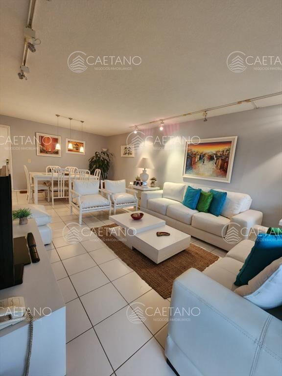 Vende apartamento de 2 dormitorios en Punta del
