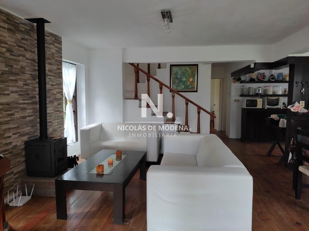 Casa a tres cuadras del centro de La Barra de 4 dormitorios