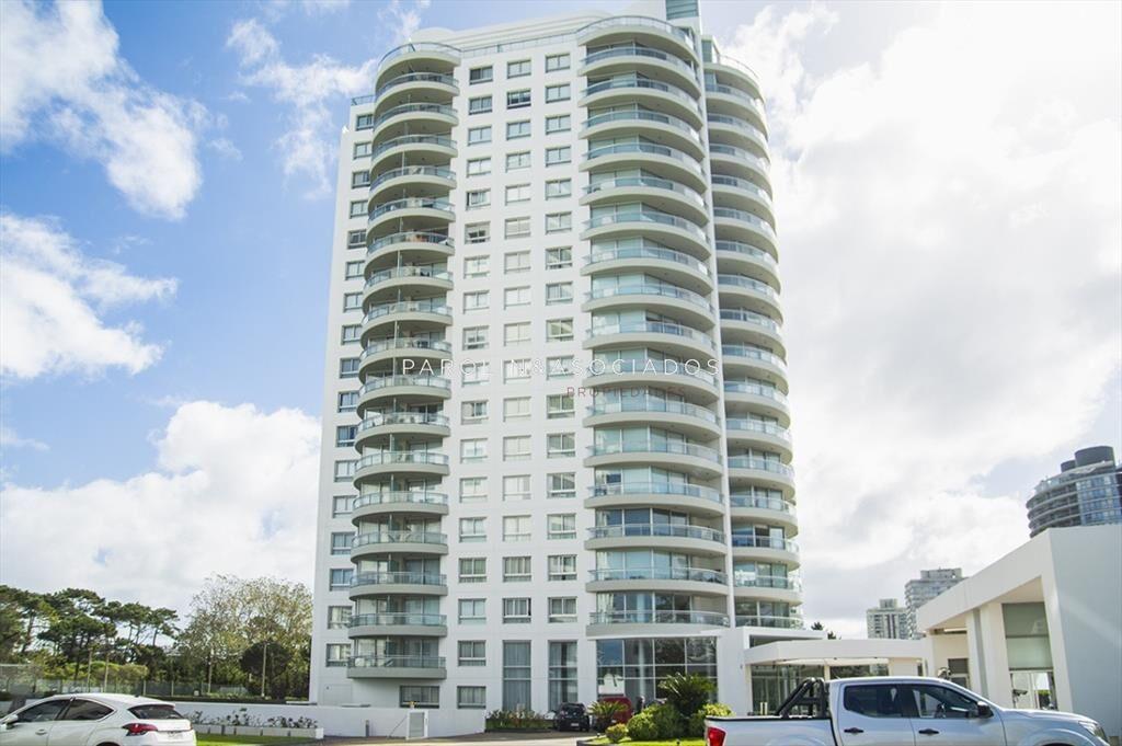Apartamento en venta de 3 dormitorios Ocean Punta