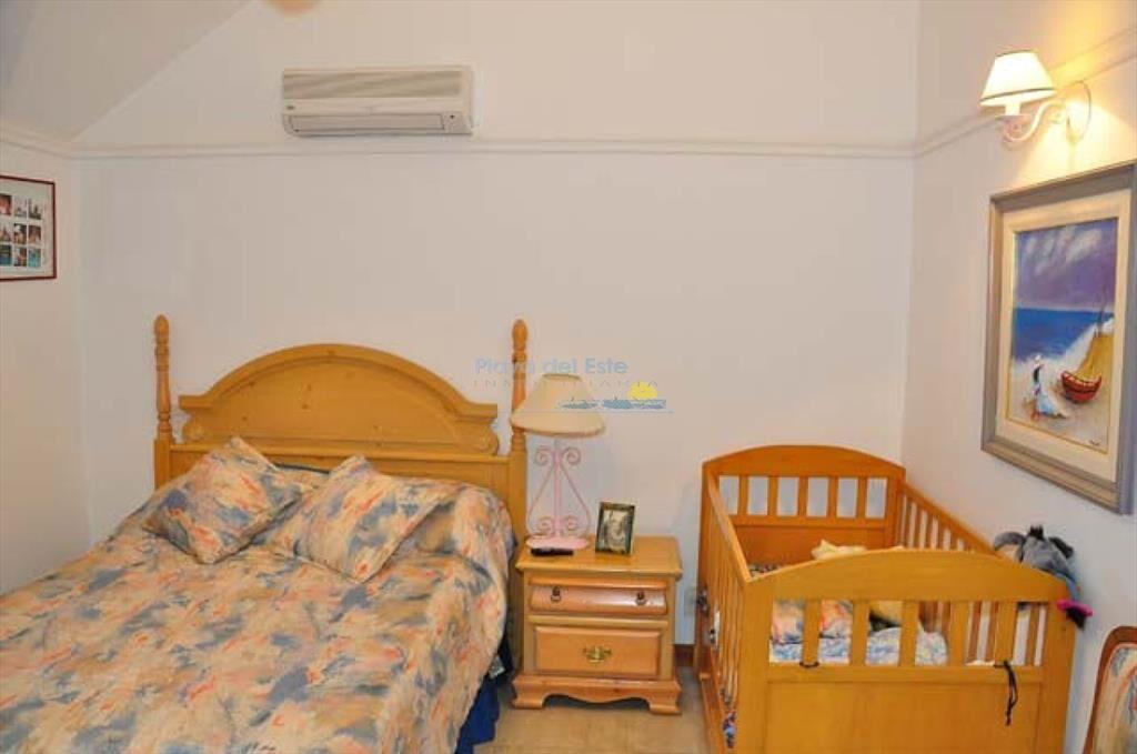 Casa en Mansa, 7 dormitorios a pasos del mar