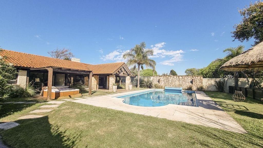 Venta Casa de gran porte Ciudad de la Costa. Gran terreno,