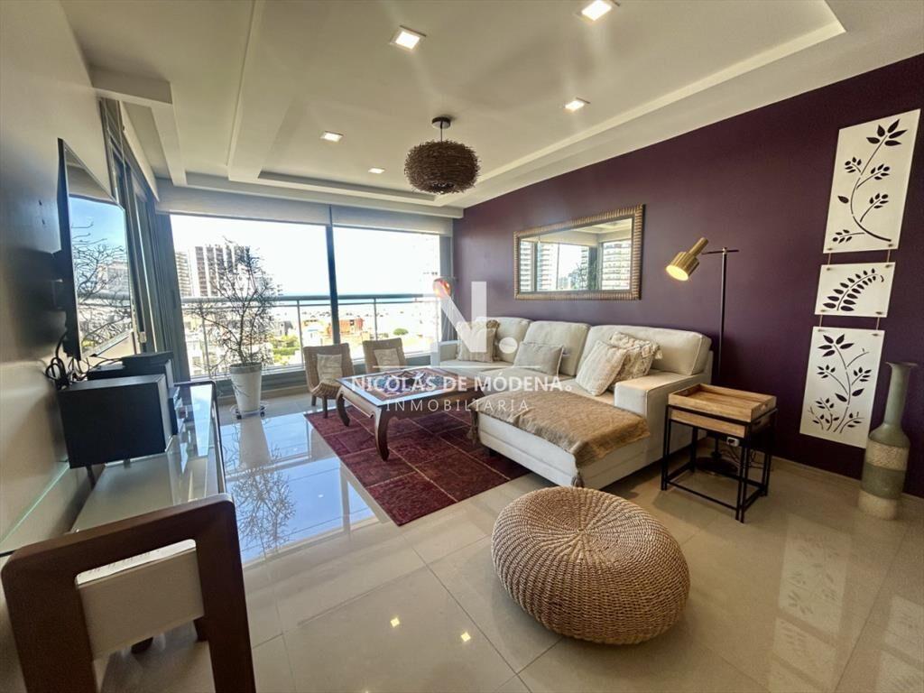 Venta apartamento de 2 dormitorios, 3 baños y en