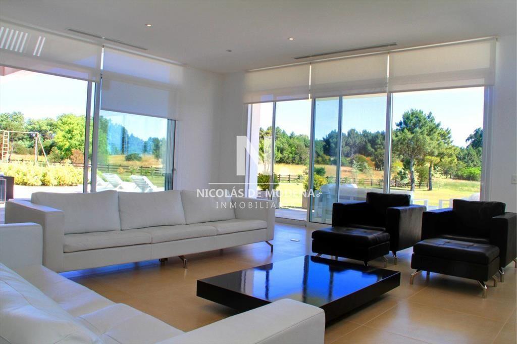 En venta y alquiler casa en Manantiales de 5 dormitorios.
