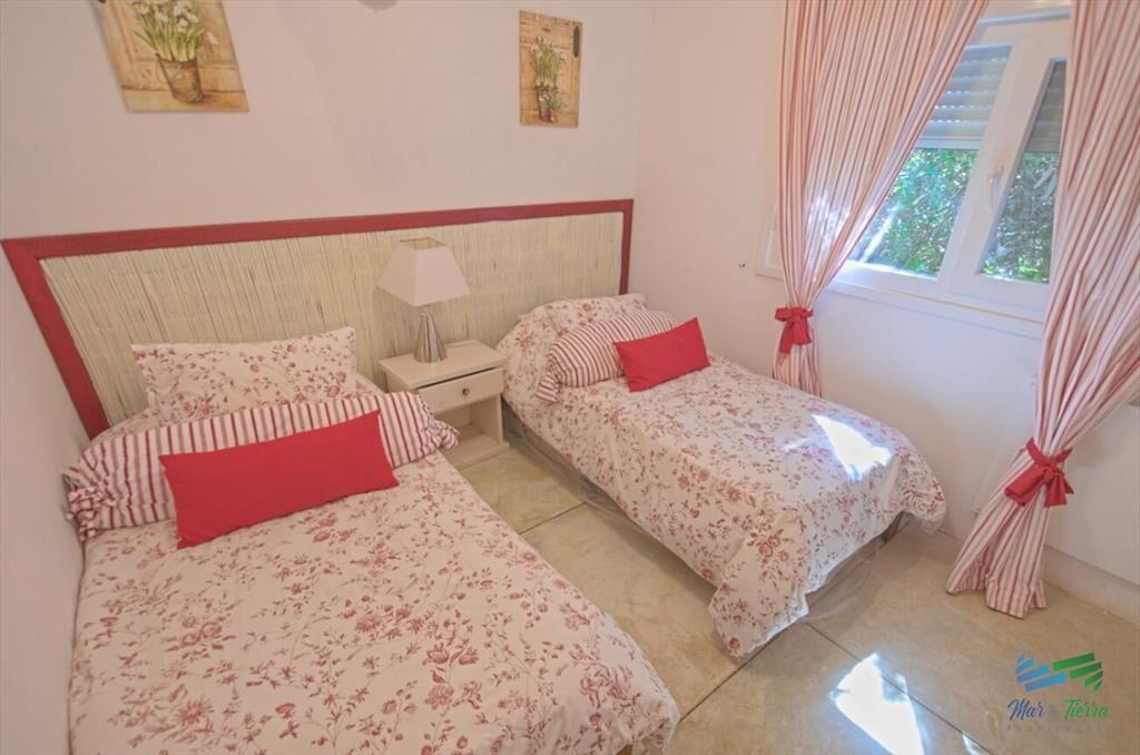 Casa con piscina en alquiler Playa Brava