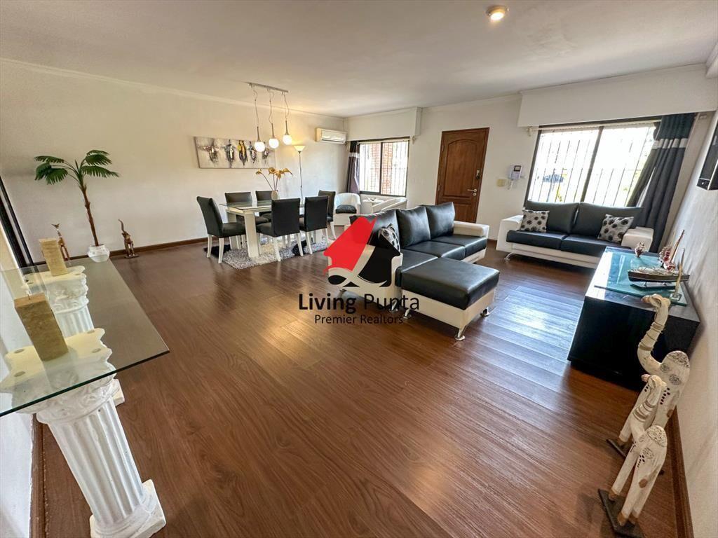 Hermosa casa en barrio Residencial de Punta del Este a paso