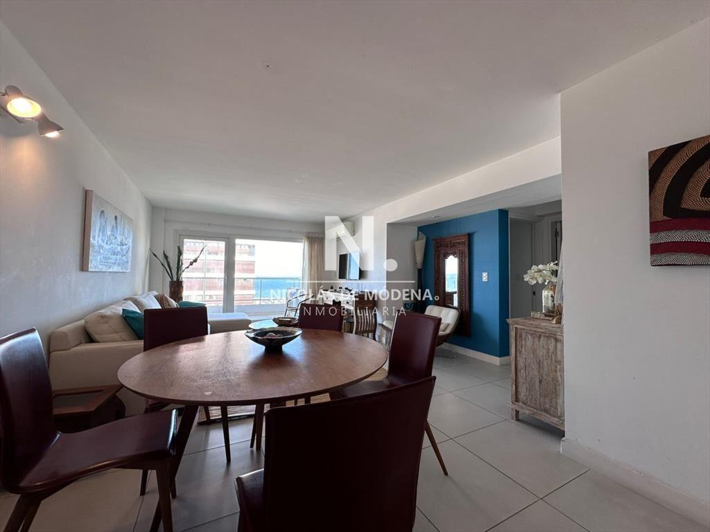 En venta apartamento de 2 dormitorios en Punta al