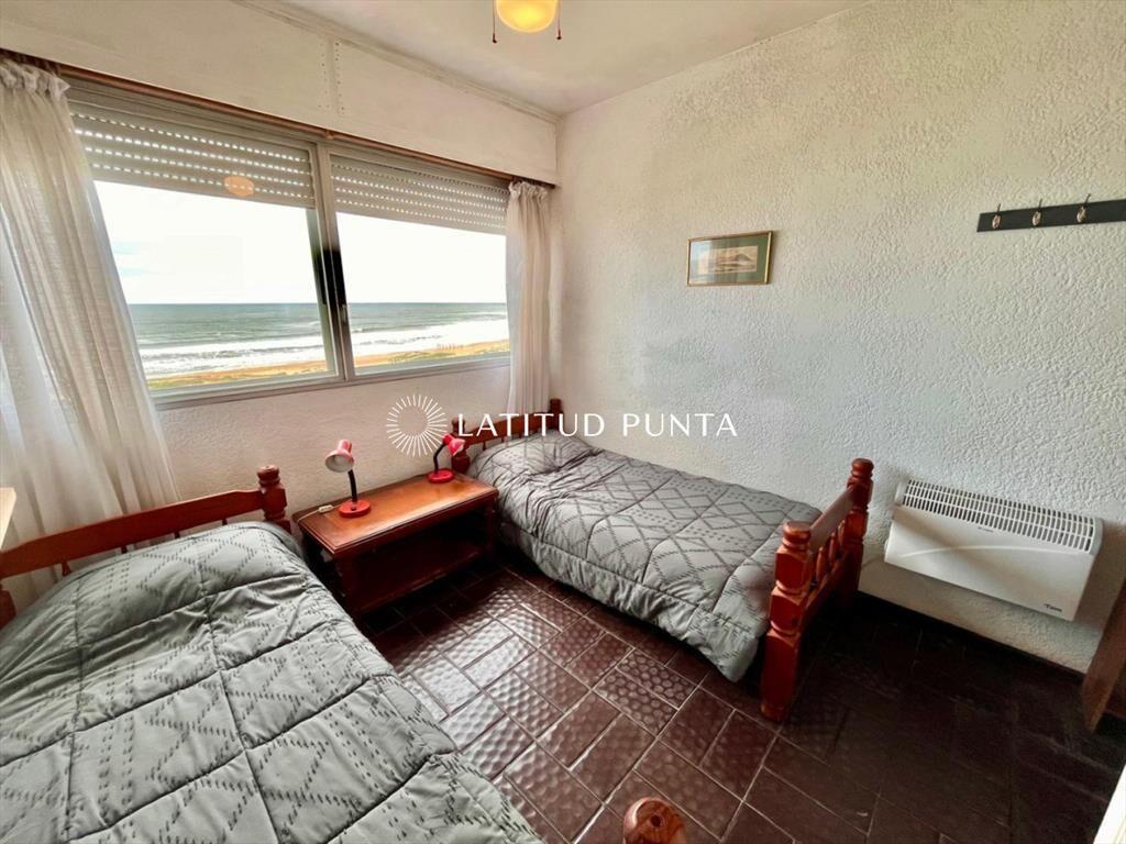 Apartamento 2 dormitorios y medio. Brava