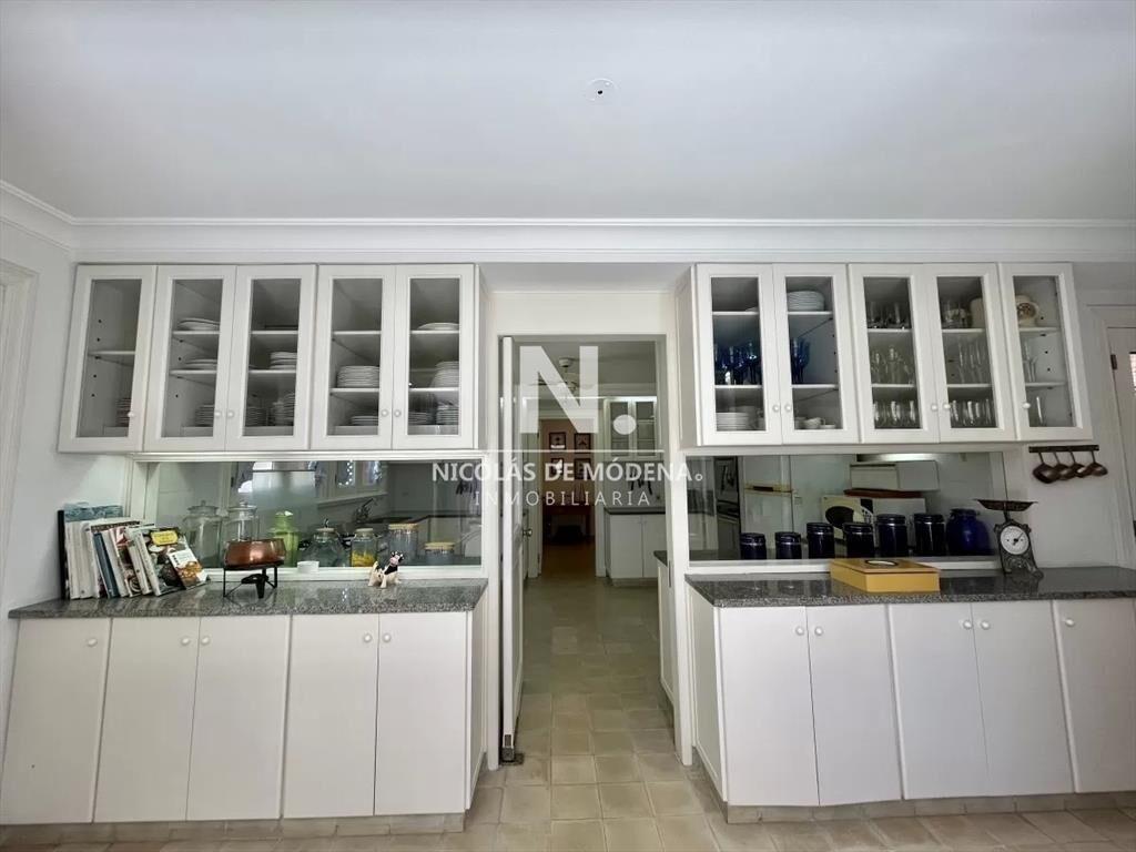 Amplia casa de 5 dormitorios con piscina