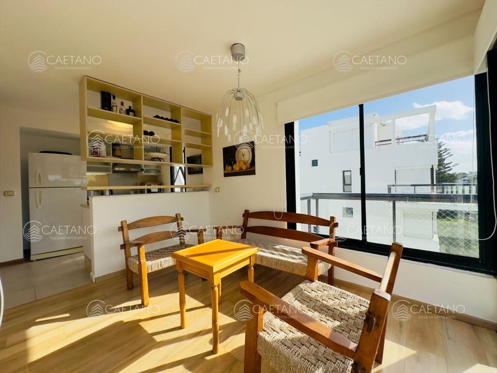 Apartamento en venta frente a playa brava.