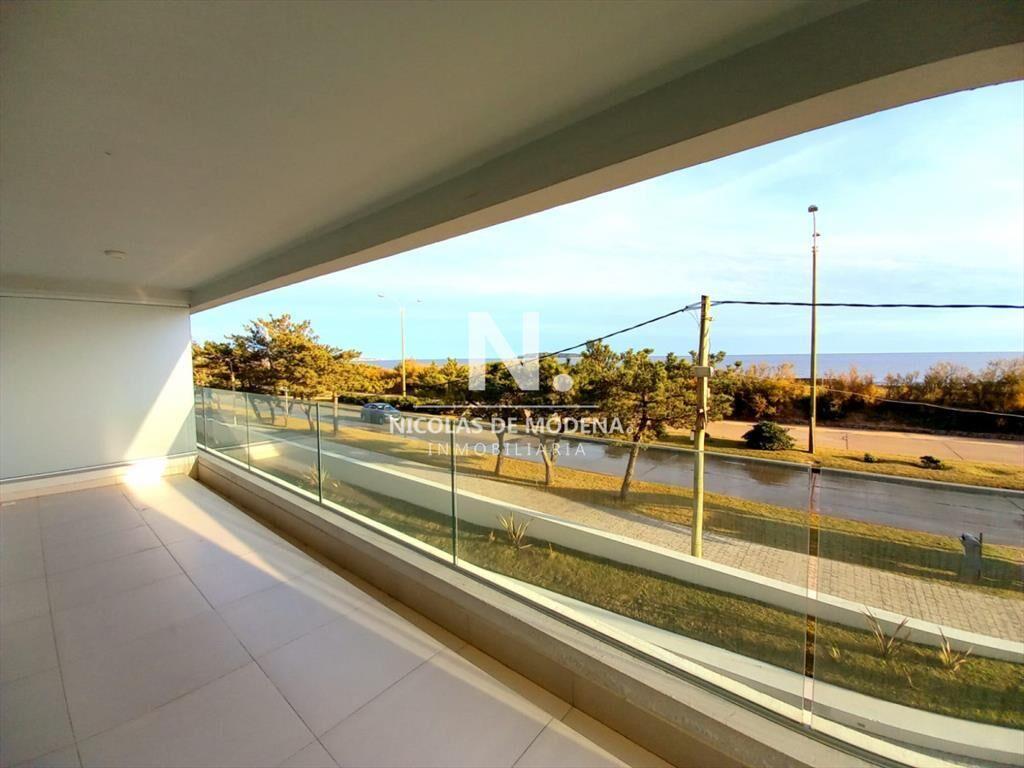 Apartamento Frente al Mar en Venta Dos y Servicio
