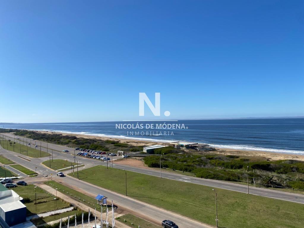 Vende departamento en Brava Punta del Este de 3