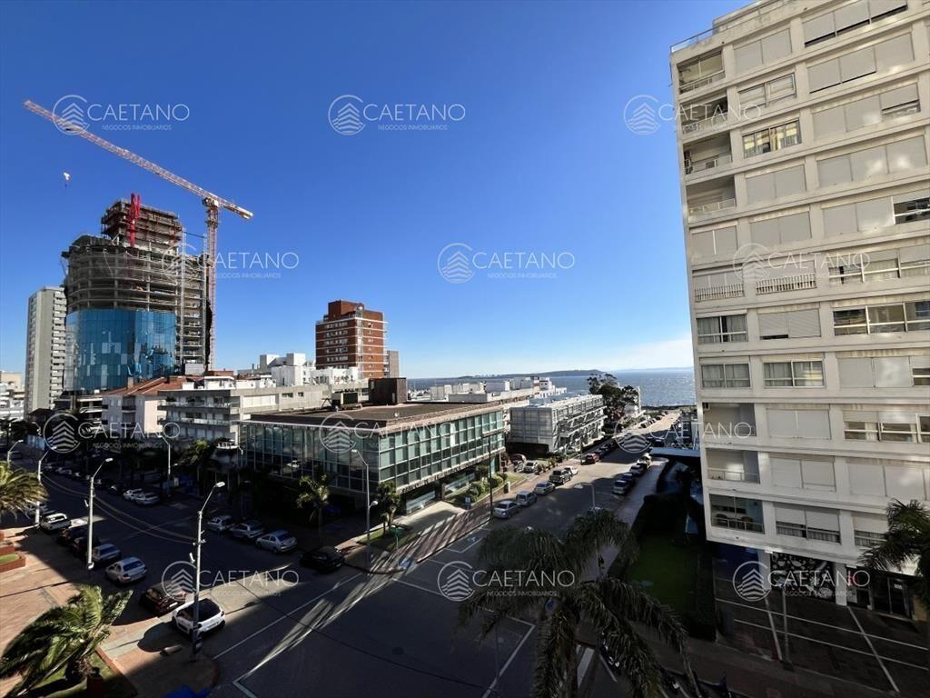 Peninsula, edificio clasico