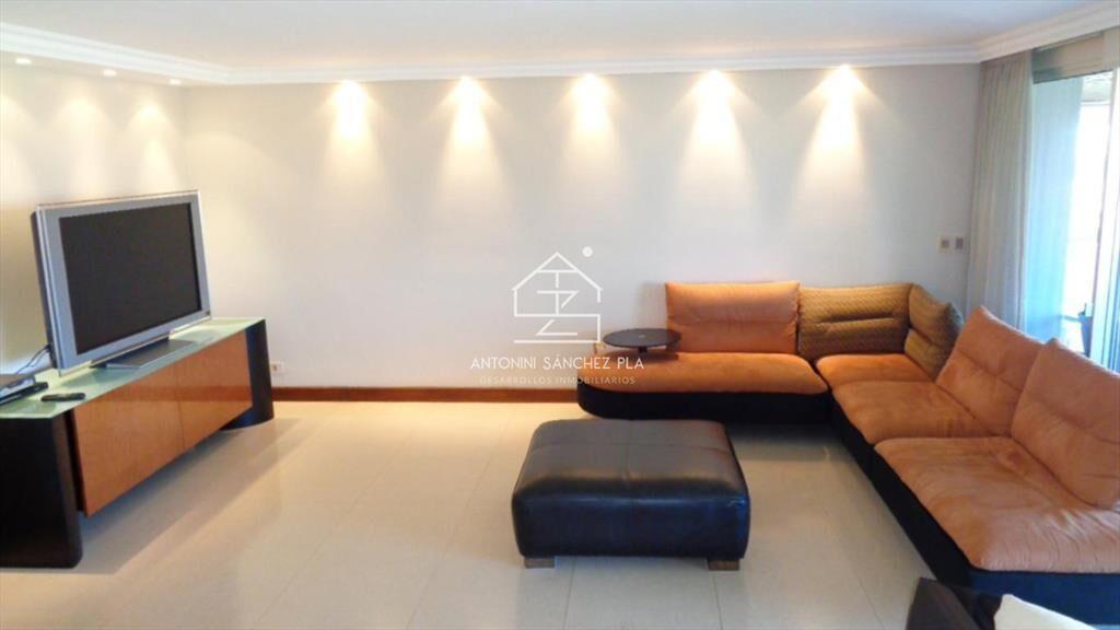 Apartamento de 4 dormitorios en Punta del Este frente al ma