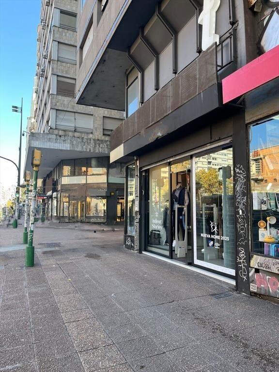 Venta local comercial 18 de julio y ejido en el con renta