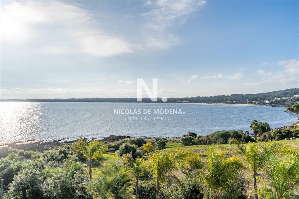 Vende apartamento duplex con vista al mar en