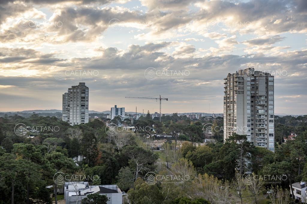 Vende apartamento de 3 dormitorios en Roosevelt