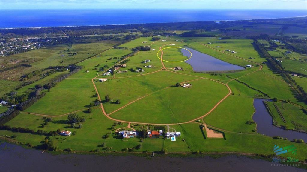 venta de terreno con costa de laguna en laguna de
