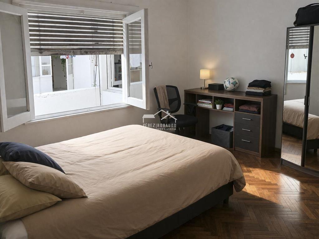 Venta apartamento 3 dormitorios, primer piso por escalera