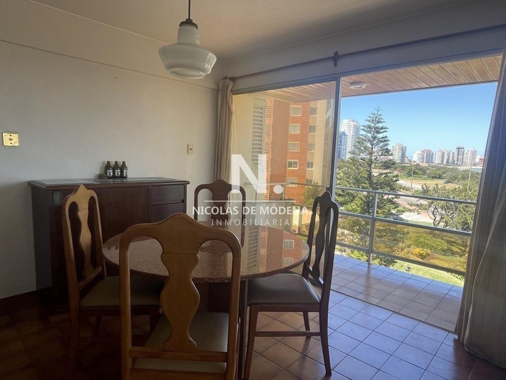Departamento de 2 dormitorios en venta frente a