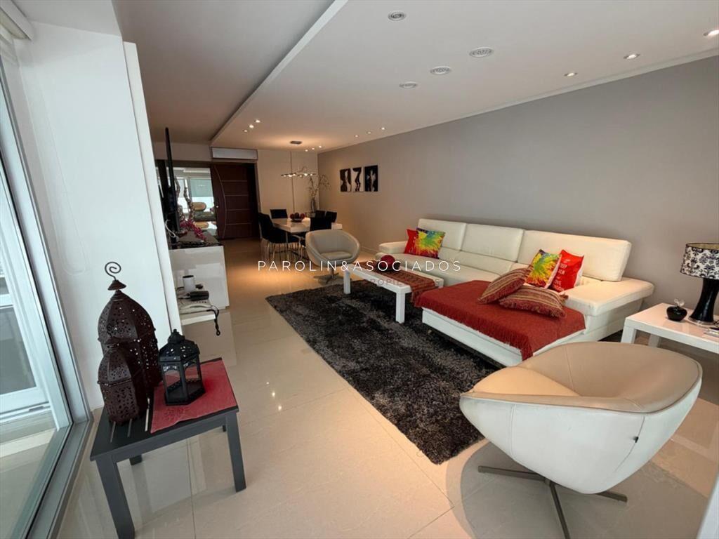 Departamento esquinero en Miami Boulevard de 3 en