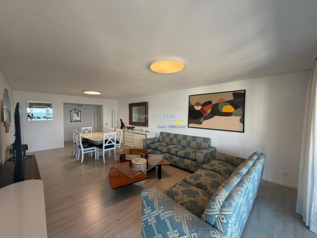 Apartamento de 3 dormitorio en alquiler anual e ,
