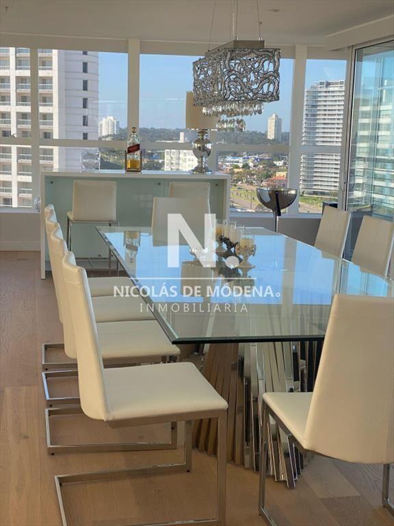 En venta impecable apartamento Penthouse frente
