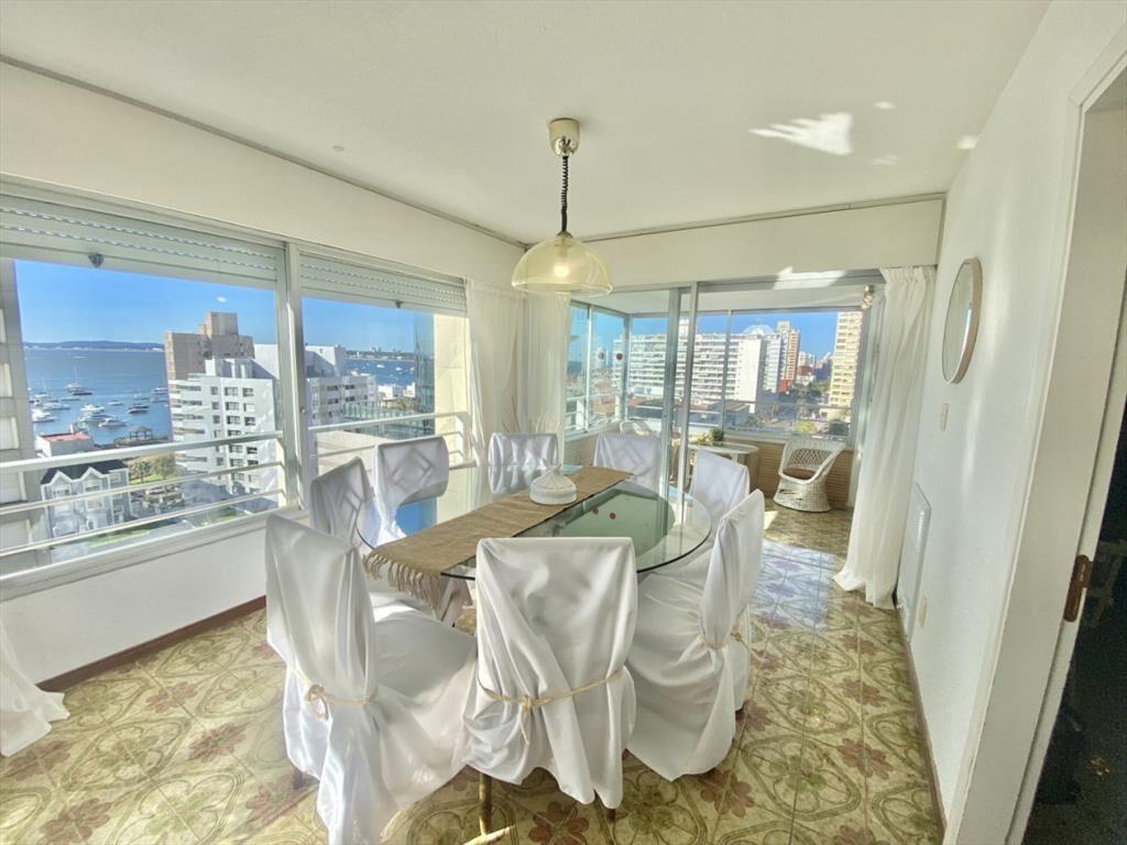 APARTAMENTO EN VENTA DE 3 DORMITORIOS EN PUNTA