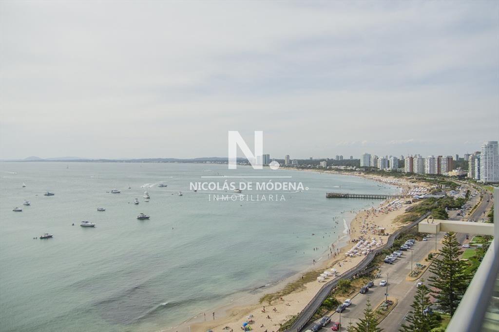Apartamento en venta de 3 dormitorios con vista a