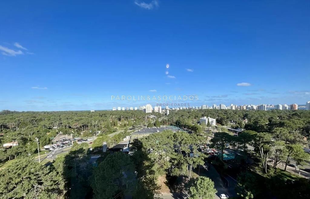 Apartamento en venta de 3 dormitorios en edificio