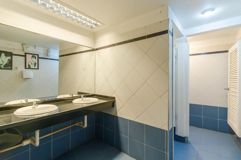 Alquiler Local Comercial sobre Arocena 876 m2