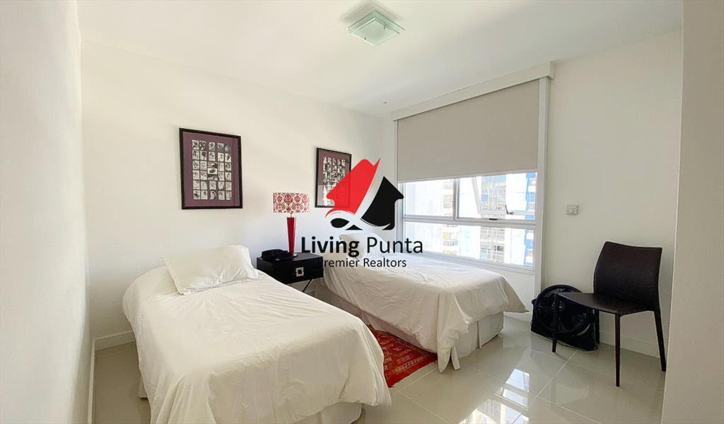 Tus mejores vacaciones a pasos del mar, The Forest Tower, P