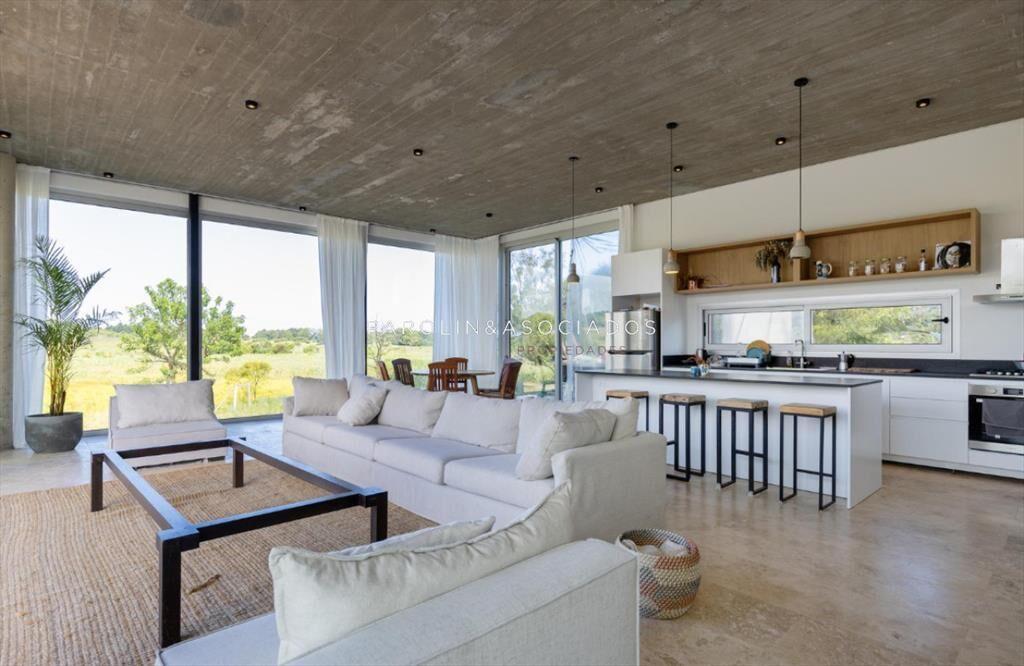 Casa en Venta de 4 Dormitorios en Laguna Escondida